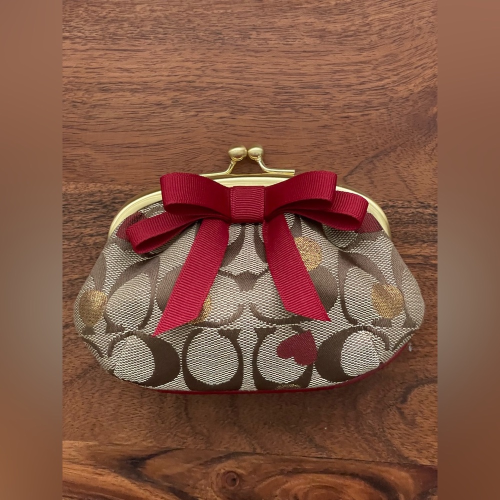 COACH Tan Signature Jacquard w/Gold Dot & Red Heart Set - Picture 7 of 10